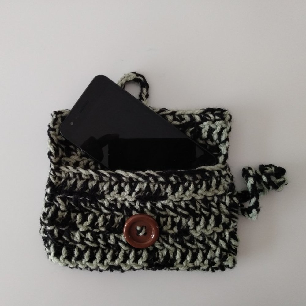 Serenity and Luxe Black & Mint Green Crochet Phone Case - BRAND NEW